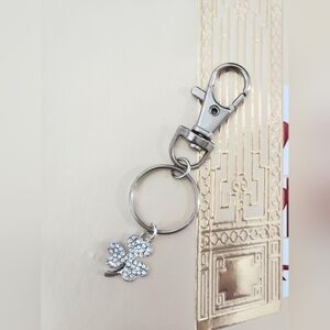 Keychain with silver & crystal stones Clover Leaf